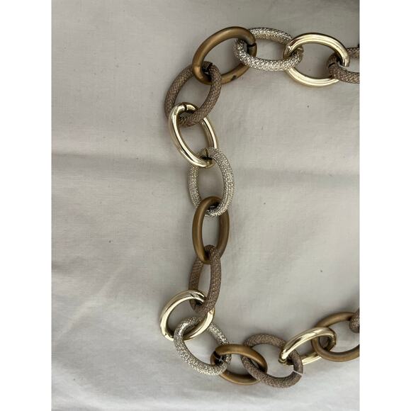 Elliott Lucca Gray Snakeskin print leather Crossbody Purse with chain - Picture 3 of 16